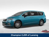 New 2025 Chrysler Pacifica Select image 2