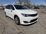Used 2018 Chrysler Pacifica Limited image 3