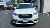 Used 2022 Chrysler Pacifica Touring-L image 2