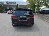 New 2026 Chrysler Pacifica Select image 5