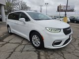 Used 2022 Chrysler Pacifica Touring-L image 3