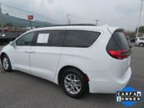 Used 2023 Chrysler Pacifica Touring-L image 5