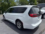 Used 2023 Chrysler Pacifica Limited image 5