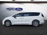 Used 2024 Chrysler Pacifica Touring-L image 2