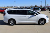 Used 2022 Chrysler Pacifica Touring-L image 4