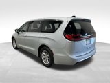 Used 2024 Chrysler Pacifica Touring-L image 4