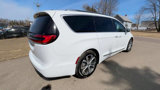 Used 2024 Chrysler Pacifica Pinnacle image 5