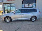 Used 2022 Chrysler Voyager LX image 4