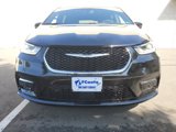 Used 2025 Chrysler Pacifica Select image 3