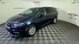 Used 2023 Chrysler Pacifica Touring-L image 4