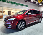 Used 2022 Chrysler Pacifica Pinnacle image 2