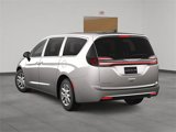 New 2025 Chrysler Pacifica Select image 4