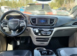 Used 2019 Chrysler Pacifica Touring-L image 5