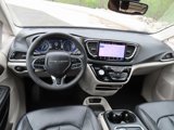 Used 2023 Chrysler Pacifica Touring-L image 4