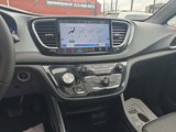 Used 2025 Chrysler Pacifica Limited image 4