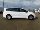New 2025 Chrysler Pacifica Select image 2