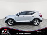 Used 2022 Volvo XC40 T5 Momentum image 2