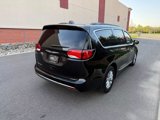 Used 2017 Chrysler Pacifica Touring-L image 6
