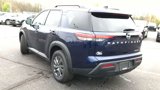 Used 2024 Nissan Pathfinder SV image 6