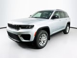 New 2025 Jeep Grand Cherokee Laredo image 3