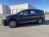 New 2025 Chrysler Pacifica Pinnacle image 5