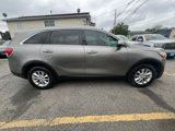 Used 2017 Kia Sorento LX w/ LX Convenience Package image 3