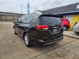 Used 2017 Chrysler Pacifica Touring-L image 3