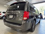 Used 2017 Dodge Grand Caravan SXT image 2