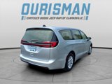 Used 2023 Chrysler Pacifica Touring-L image 3