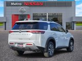 New 2025 Nissan Pathfinder SL image 3