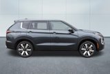 New 2025 Mitsubishi Outlander SE image 3