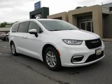 Used 2023 Chrysler Pacifica Touring-L image 2