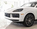 Used 2025 Porsche Cayenne w/ Premium Package image 4