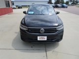 Used 2023 Volkswagen Tiguan SE R-Line image 5