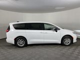 Used 2024 Chrysler Pacifica Touring-L image 5