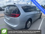 Used 2023 Chrysler Pacifica Touring-L image 5