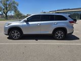 Used 2019 Toyota Highlander XLE image 2