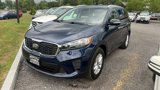 Used 2019 Kia Sorento LX w/ LX Convenience Package image 2