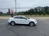 Used 2017 Ford Taurus SE image 2