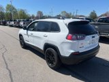 Used 2023 Jeep Cherokee Altitude Lux image 3