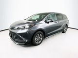 Used 2025 Toyota Sienna LE image 3