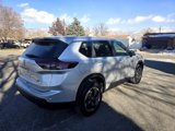 Used 2025 Nissan Rogue SV image 3
