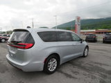 Used 2023 Chrysler Pacifica Touring-L image 3