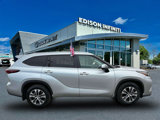Used 2024 Toyota Highlander LE image 3