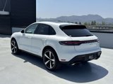 Certified 2025 Porsche Macan image 3