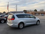 Used 2023 Chrysler Pacifica Touring-L image 5