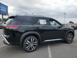New 2025 Nissan Pathfinder Platinum w/ Black Appearance Package image 3