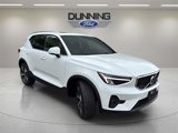 Used 2025 Volvo XC40 B5 Plus image 4