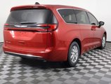 New 2025 Chrysler Pacifica Select image 4