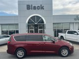 Used 2023 Chrysler Pacifica Touring-L image 2